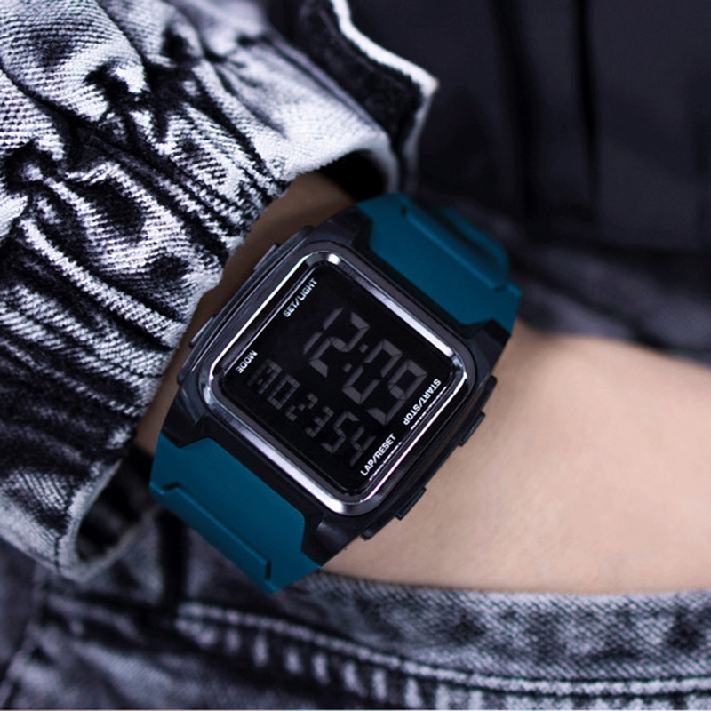 YIKAZE Men's Digital Watch 50M - Vintage Alarm Clock 评论和价格