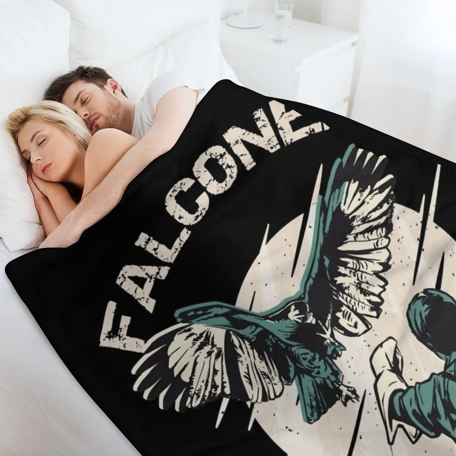 Falconry Bird landing on Falco - Home Decor Png 评论和价格